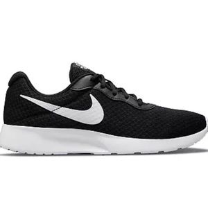Nike Tanjun Black Tennis Shoes